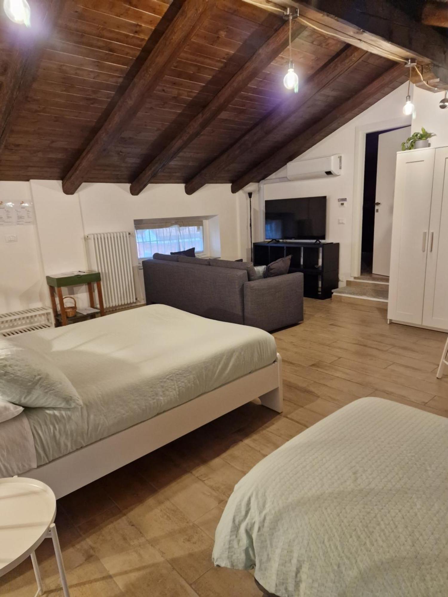 Moncrivello La Tana Dei Corgi B&B 객실 사진