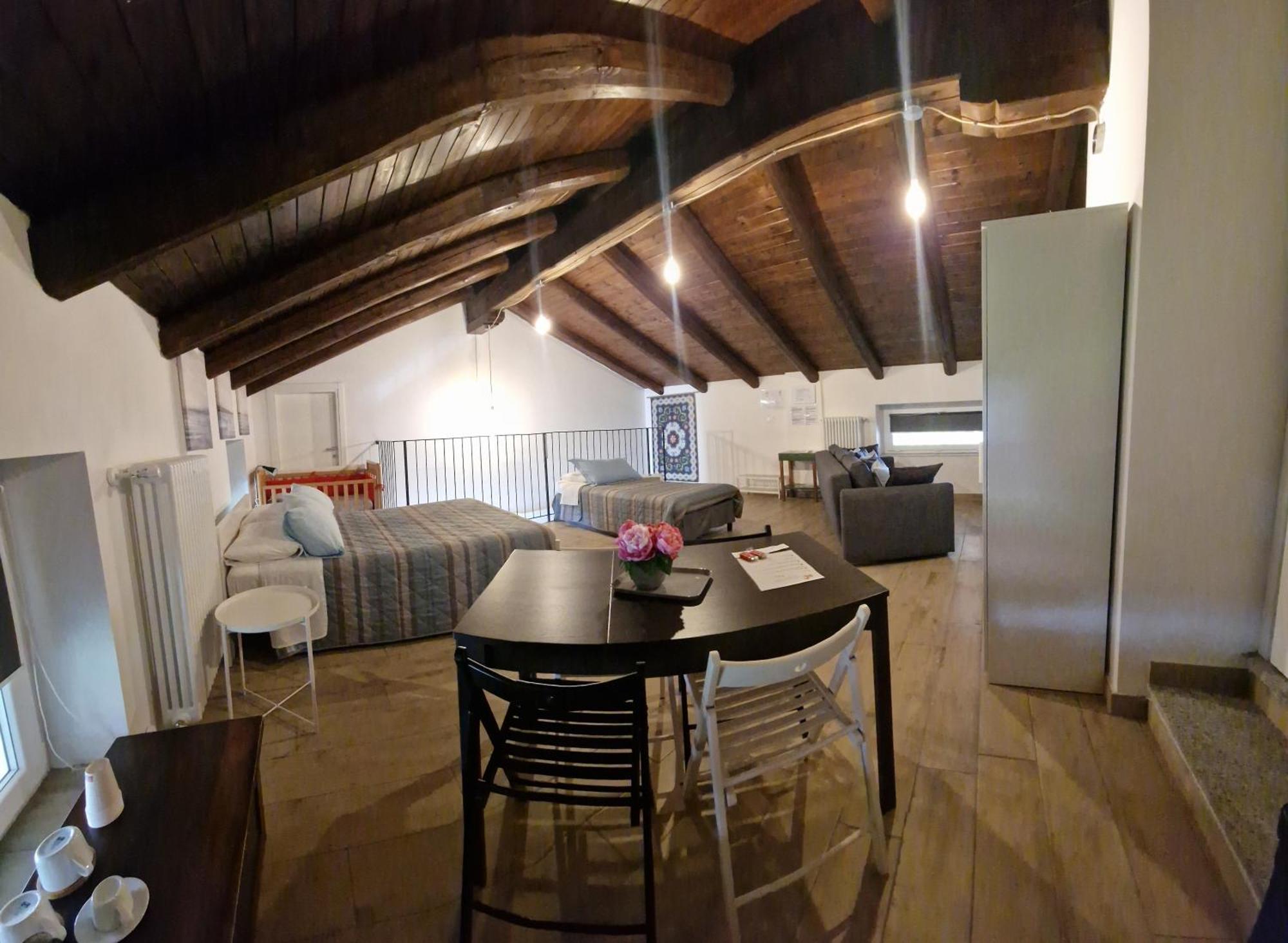 Moncrivello La Tana Dei Corgi B&B 외부 사진
