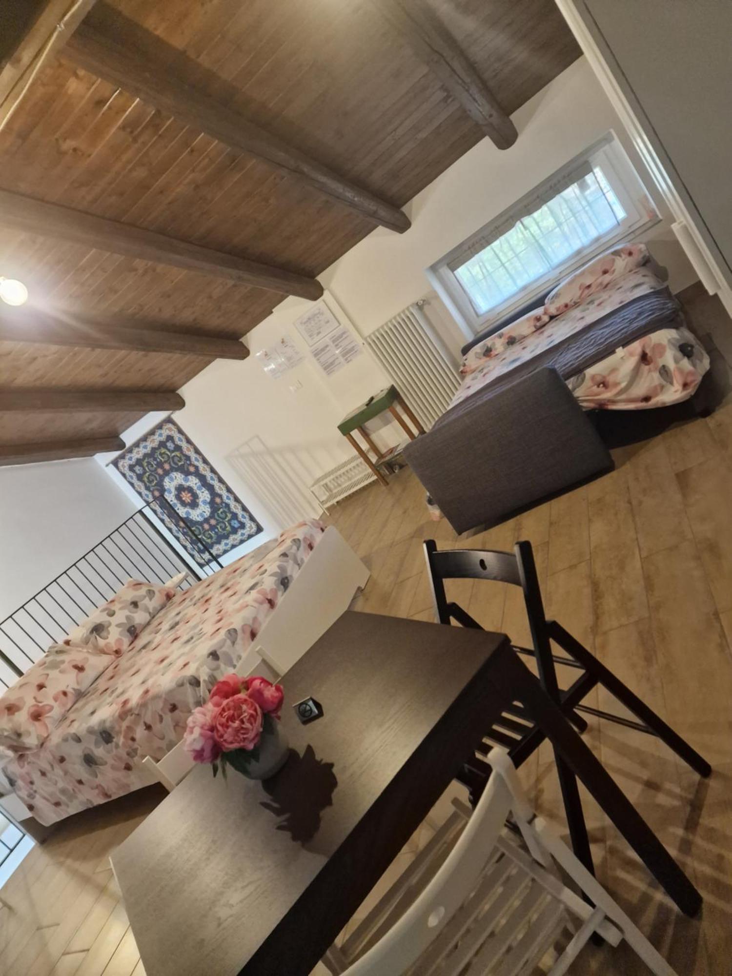 Moncrivello La Tana Dei Corgi B&B 외부 사진